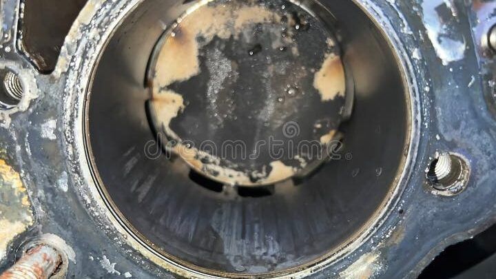 imagen de un motor danado